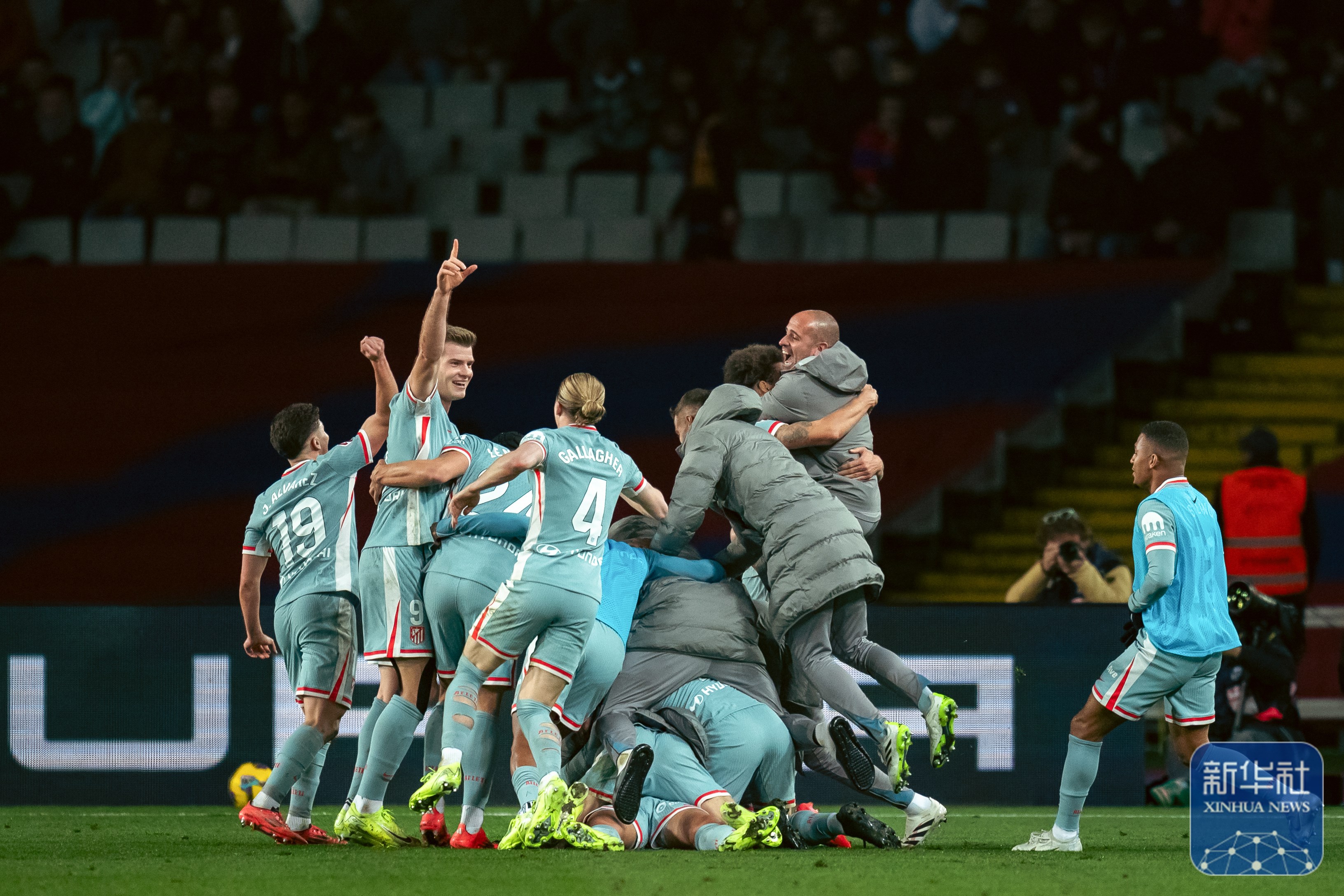 足球豪门竞技再掀高潮，欧洲比赛场上战火冲天的简单介绍