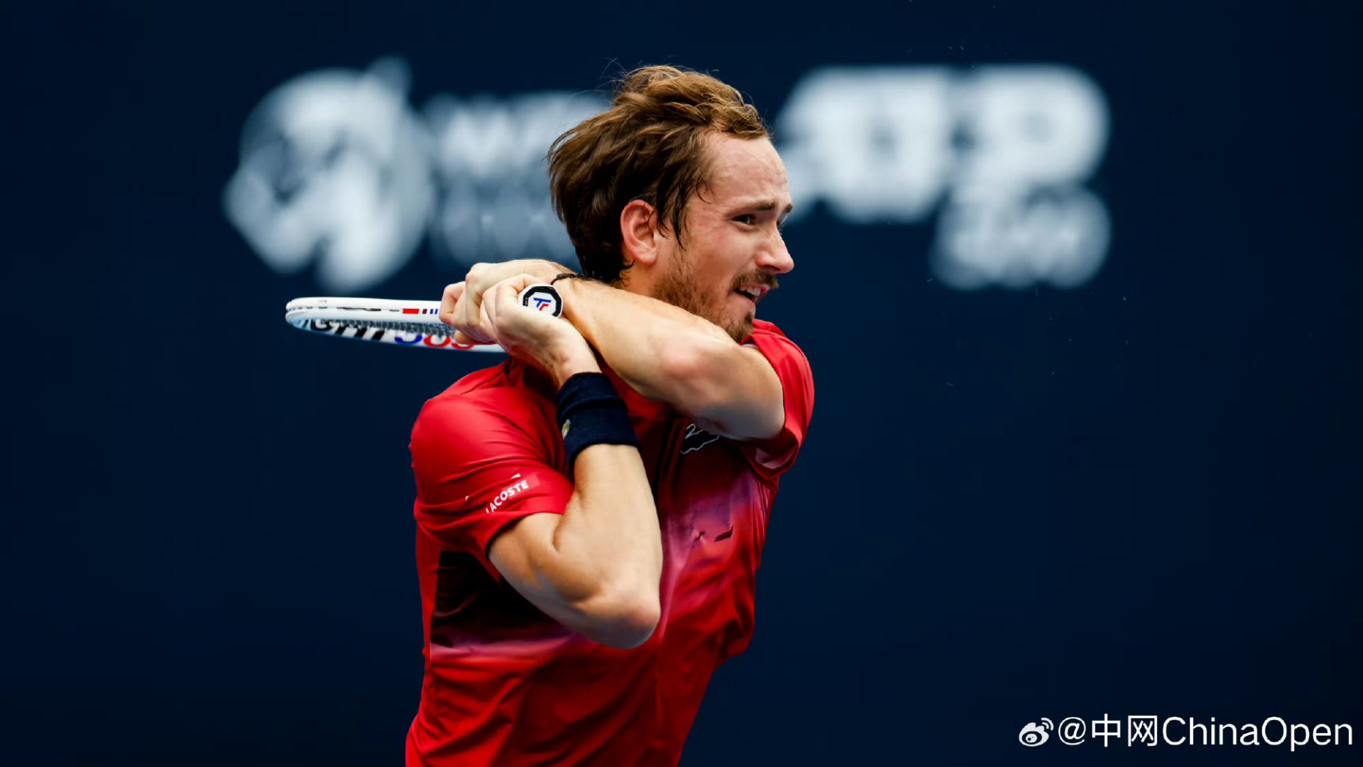 包含拉沃尔杯力克戴维斯杯，梅德韦杰夫惊艳四座的词条