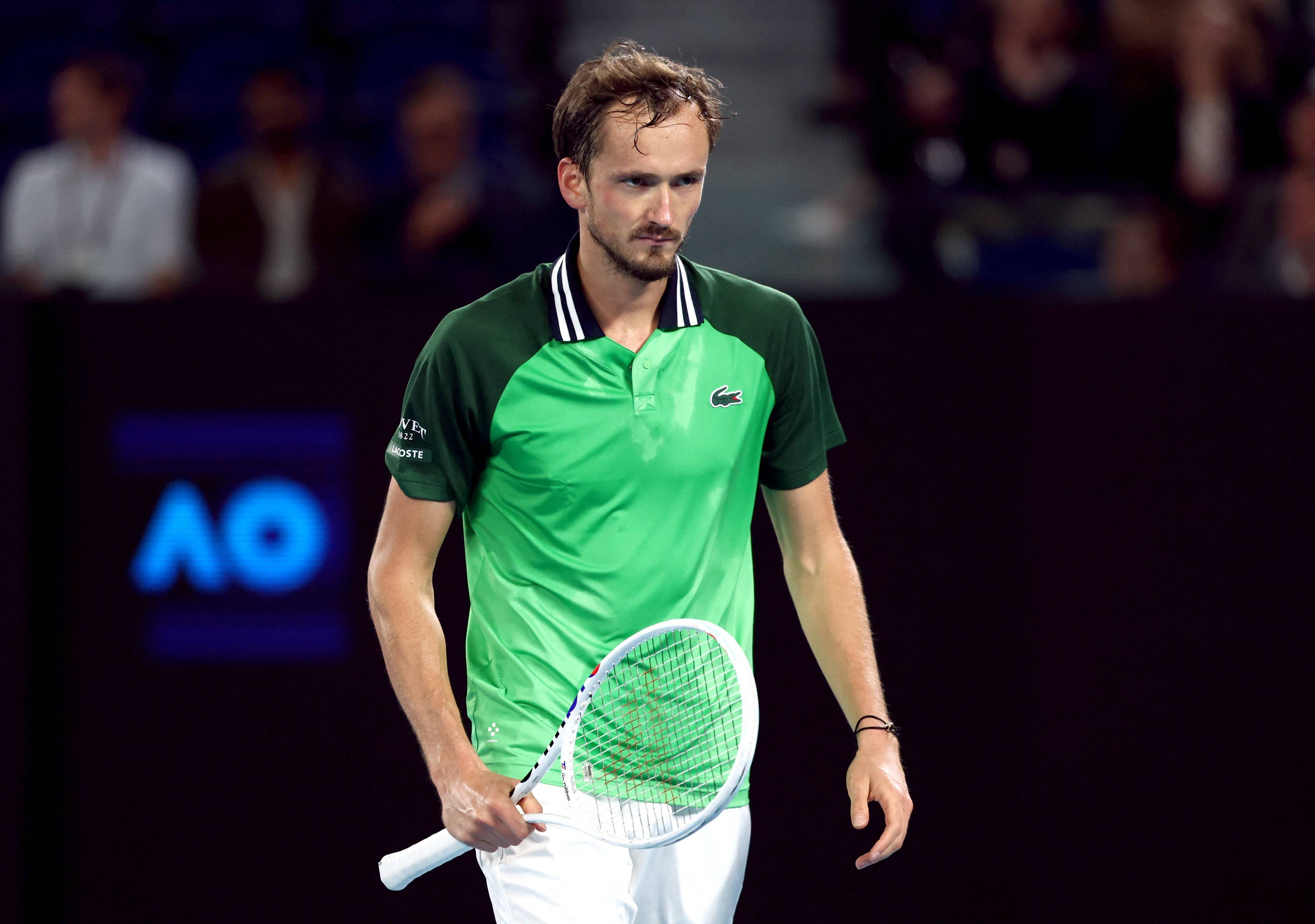 包含拉沃尔杯力克戴维斯杯，梅德韦杰夫惊艳四座的词条