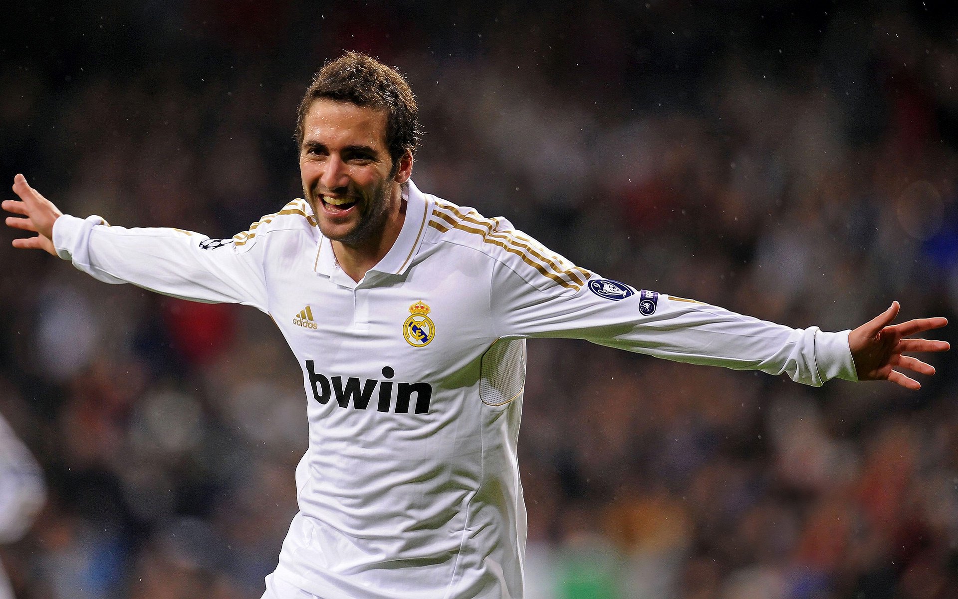 多特蒙德逆转希腊劲旅，阿尔瓦雷斯独舞全场铸就传奇