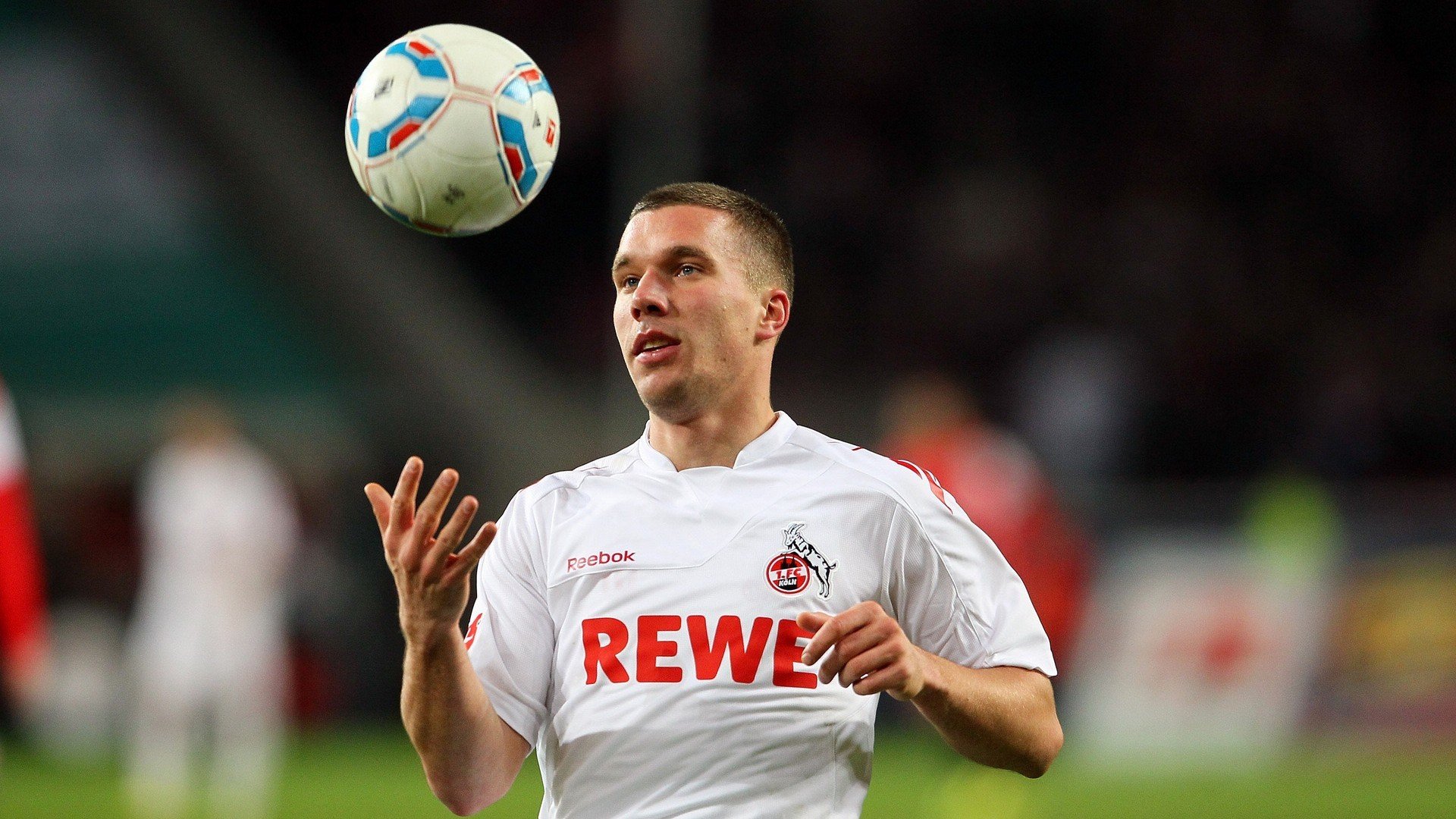 开云体育入口-足球之夜的激情与荣耀，法国险胜波兰，基米希刷新纪录